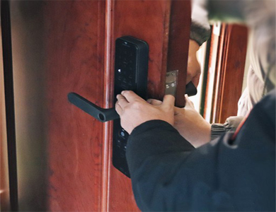 东山24小时上门开锁公司